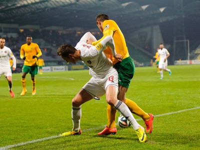Milan Bortel a Matej Jelić v súboji o loptu