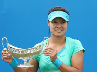 Na Li s trofejou