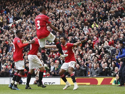 Hráči ManUtd sa tešia z gólu