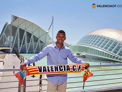 Čerstvý majster Európy Nani sa fanúšikom vo Valencii predstavil vo veľkom štýle