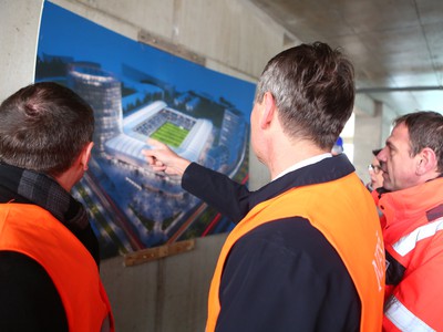 Primátor Bratislavy Ivo Nesrovnal na kontrolnom dni výstavby Národného futbalového štadióna