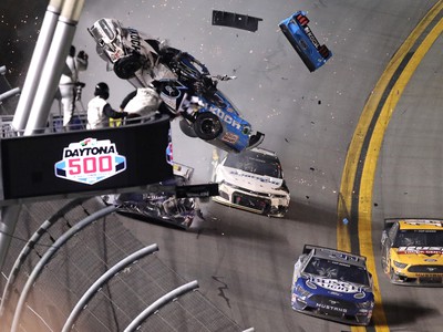 Hrozivá nehoda na pretekoch NASCAR Daytona 500