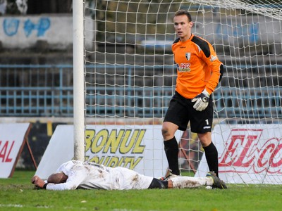 Nascimento Silva Cleber a brankár Peter Solnička