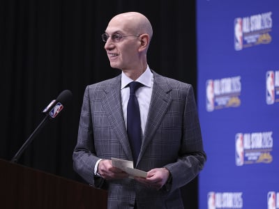 Komisár NBA Adam Silver