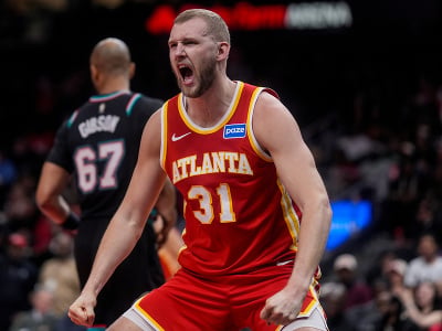 Jock Landale z Atlanty