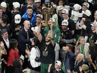 Basketbalisti Bostonu Celtics sa stali víťazmi NBA