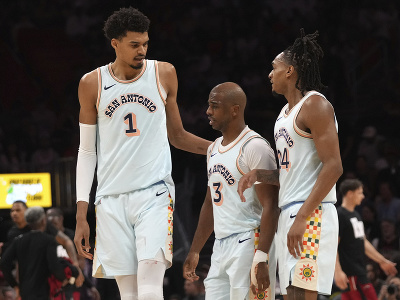 Dlhý, malý a vlasatý - Victor Wembanyama, Chris Paul a Devin Vassell