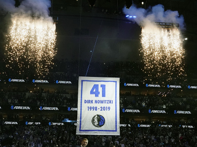 Dallas vzdal hold ikone klubu Dirkovi Nowitzkému, tri roky po skončení Nemcovej kariéry vyvesil jeho dres s číslom 41.
