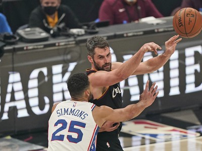 Kevin Love a Ben Simmons