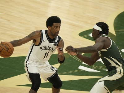 Kyrie Irving a  Jrue Holiday