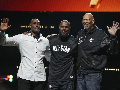 Traja najproduktívnejší hráči dejín NBA - zľava Karl Malone, LeBron James a Kareem Abdul-Jabbar