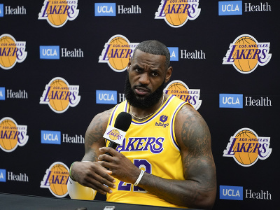LeBron James počas predsezónneho mediálneho dňa Los Angeles Lakers