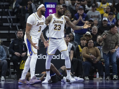 Rozčarovaná dvojica Lakers - Anthony Davis a LeBron James