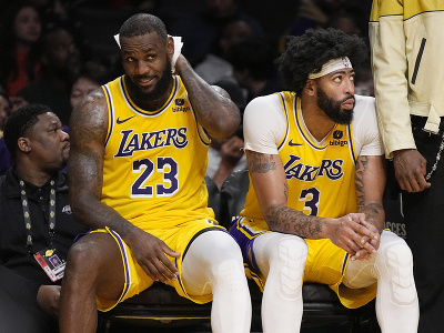 Sklamaní lídri Lakers LeBron James a Anthony Davis