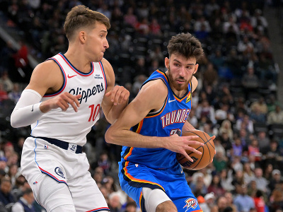 Bogdan Bogdanovič (10) bráni