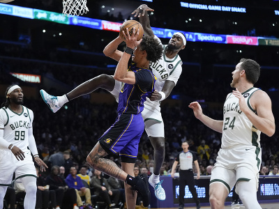 Jaxson Hayes (LA Lakers) a jeho odvážny útok na kôš Milwaukee