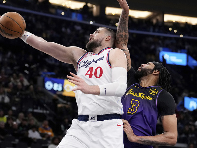 Súboj pivotov - Ivica Zubac a Anthony Davis