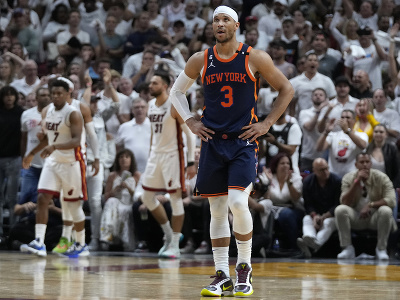 Sklamaný Josh Hart - jeho Knicks vypadli po prehre 2:4 na zápasy