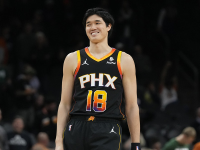 Yuta Watanabe, japonský krídelník v službách Phoenixu Suns