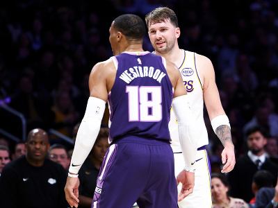 Luka Dončić, hviezda Los Angeles Lakers, oproti nemu Russell Westbrook