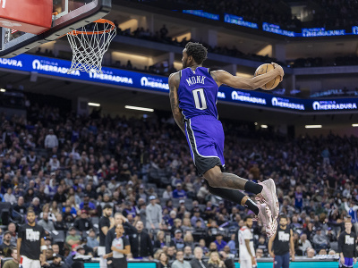 Malik Monk letí na kôš