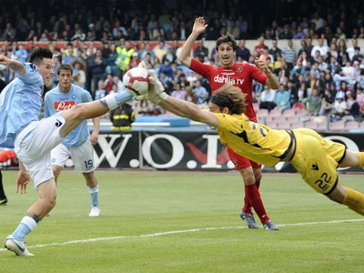 Marek Hamšík a brankár Federico Marchetti 