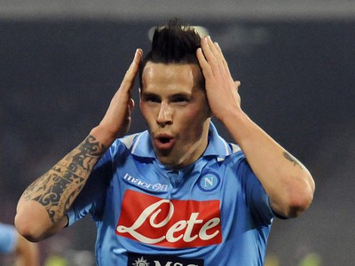 Marek Hamšík pri úprave účesu