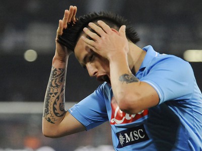 Marek Hamšík pri úprave účesu
