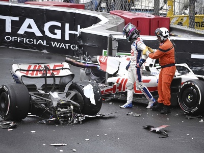 Mick Schumacher zdemoloval svoj monopost, ale našťastie vyviazol bez zranení