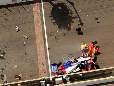 Takto havaroval Michail Alešin v seriáli IndyCar v máji.