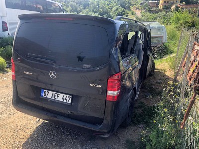 Na snímke pohľad na havarované vozidlo neďaleko tureckej Alanye