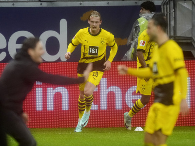 Julian Brandt oslavuje vyrovnávajúci gól Dortmundu