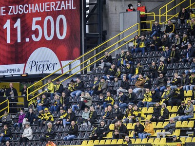 11 500 platiacich divákov na bundesligovom zápase Dortmundu s Freiburgom