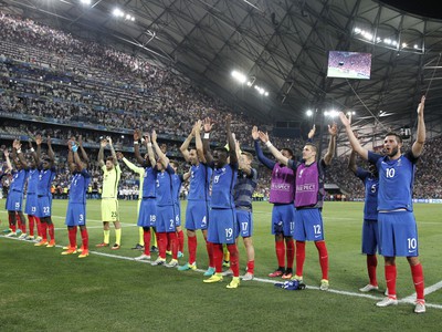 Francúzi po víťazstve napodobnili islandský pokrik Huh!