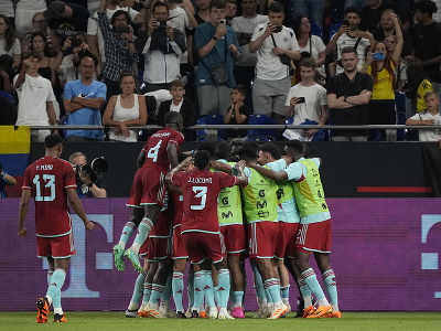 Hráči Kolumbie oslavujú gól v zápase proti Nemecku