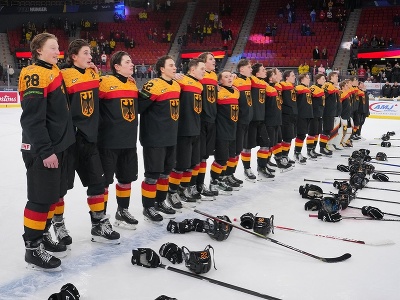 Nemeckí hokejisti po vyhratom zápase o záchranu