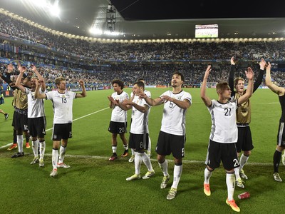Nemeckí futbalisti po triumfe nad Talianskom