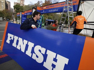 Maratón v New Yorku zružili kvôli počasiu
