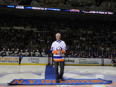 Zosnulý hokejista Mike Bossy počas ceremoniálu pred zápasom Islanders