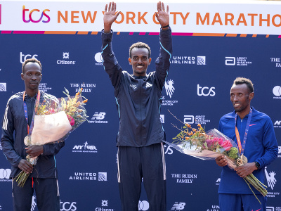 Etiópčan Tamirat Tola na maratóne v New Yorku vyhral v traťovom rekorde