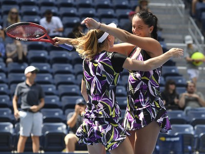 Viktória Kužmová a Alexandra Sasnovičová si na US Open zahrajú o grandslamové finále