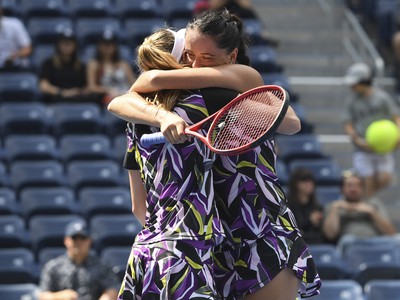 Viktória Kužmová a Alexandra Sasnovičová si na US Open zahrajú o grandslamové finále