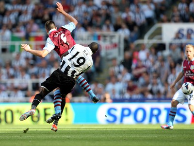 Ciaran Clark a Demba Ba