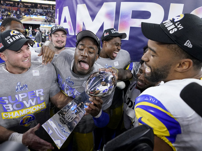 Hráči Los Angeles Rams triumfovali v Super Bowle LVI
