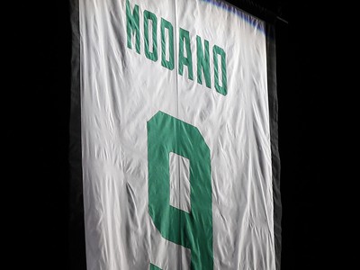 Dallas Stars vyradil dres legendárneho Modana s číslom 9