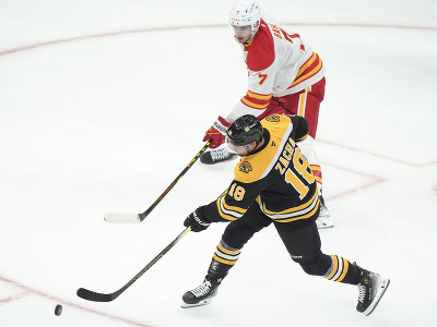 Pavel Zacha a Kevin Bahl 