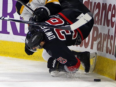 Torey Krug (47 a Patrick Dwyer (39) 