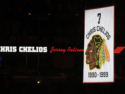 Chicago dnes v noci slávnostne vyradilo dres Chrisa Cheliosa s číslom 7
