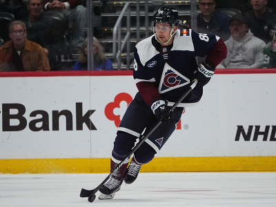 Český hokejista Martin Nečas v drese Colorada Avalanche