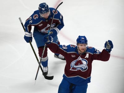 Nathan MacKinnon a Artturi
